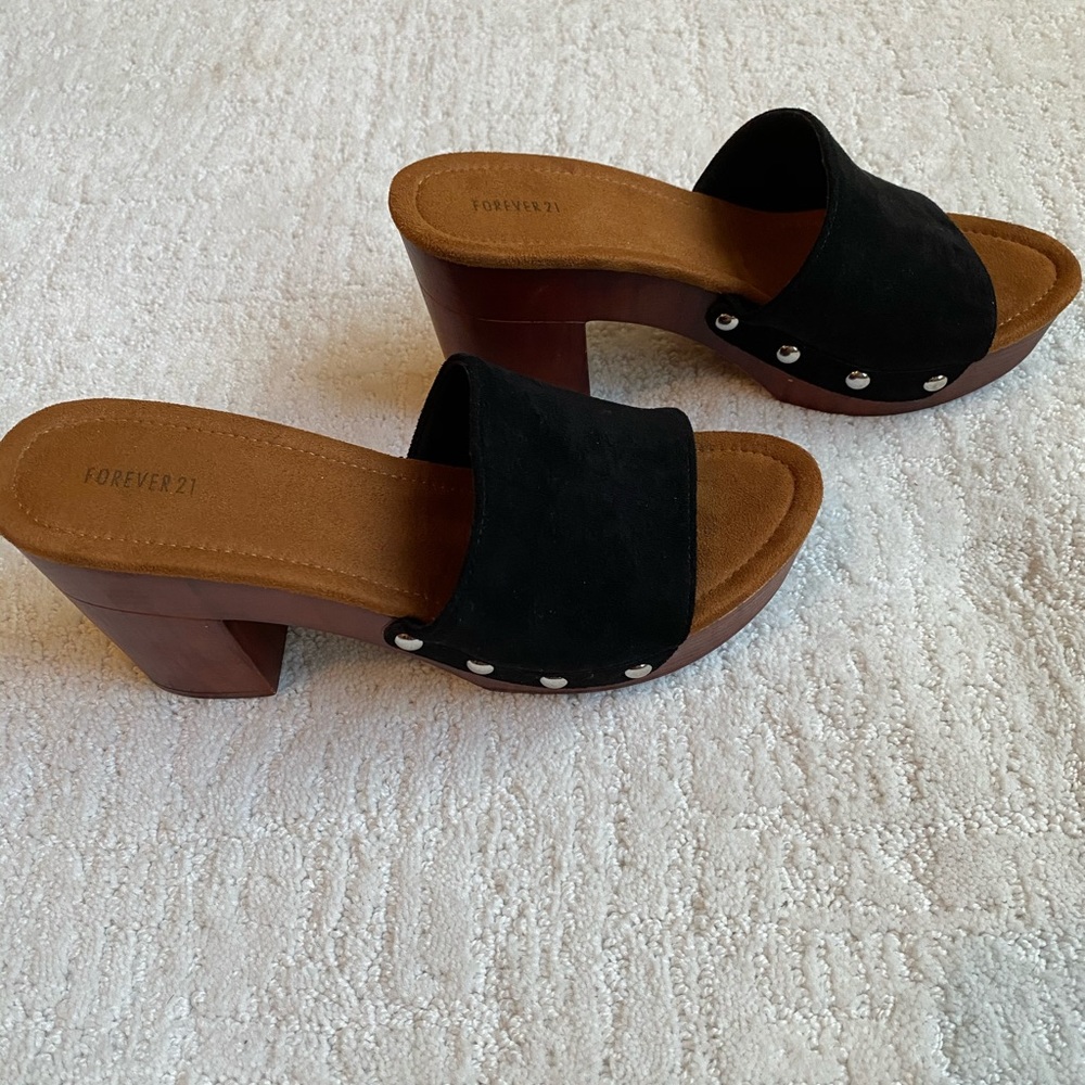 Sandals - Picture 3 of 4